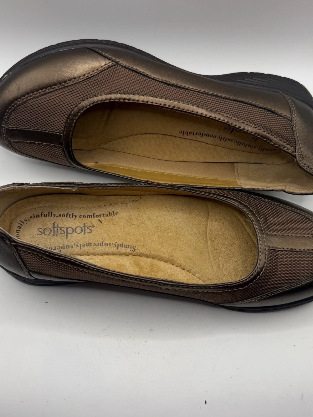NWOT Softspots Metallic Bronze Slip Ons Comfort Flats -Size 8 - Picture 2 of 8